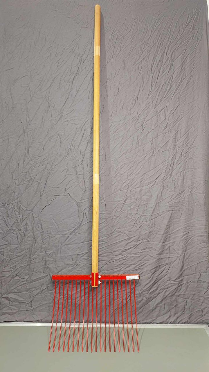 Reginal Rake RAKE RED 20TYNES (HARDWOOD) – Racing Supplies